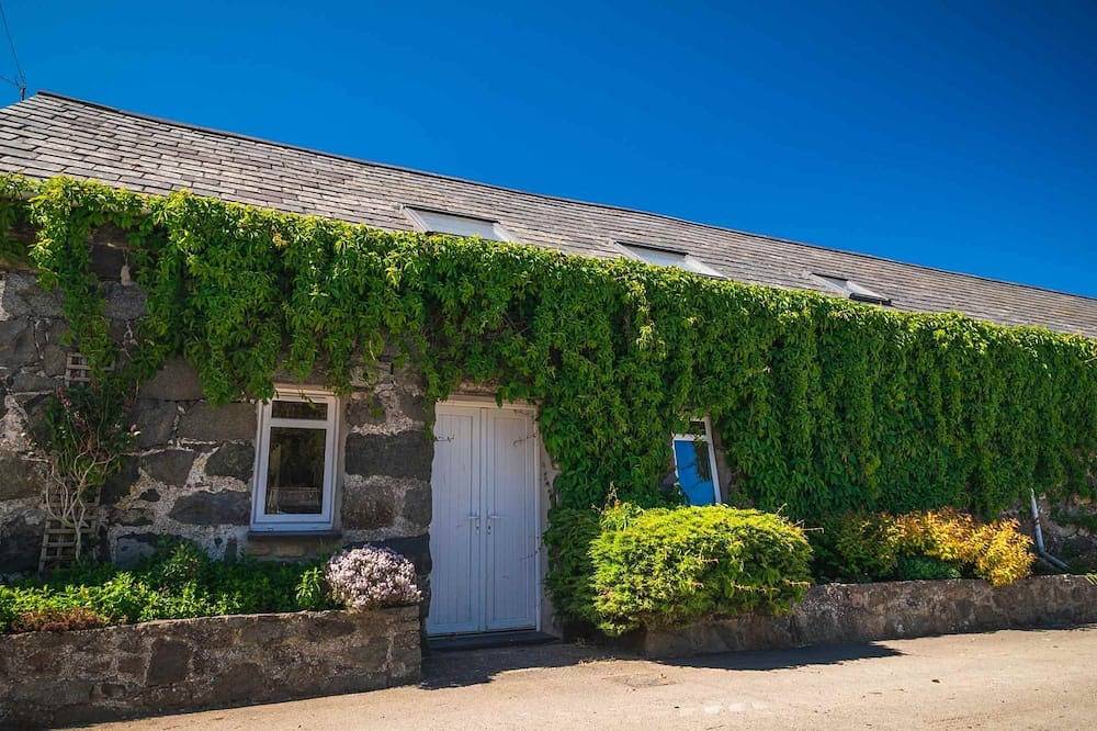 Crafnant -  a cottage that sleeps 4 guests  in 2 bedrooms in Pwllheli, Gwynedd