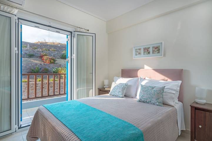 Location de vacances pour 12 personnes, avec jardin et balcon dans Perdika - 2