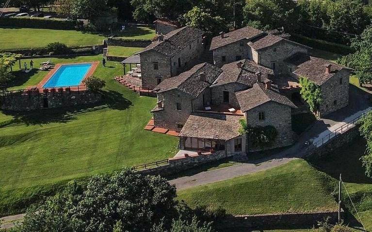 Casa vacanza per 2 persone, con Terrazza e Giardino nonché Piscina e Panorama a Pontremoli