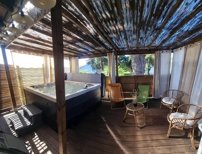 Gîte pour 6 personnes, avec jacuzzi ainsi que jardin et terrasse à Crêches-sur-Saône - 2