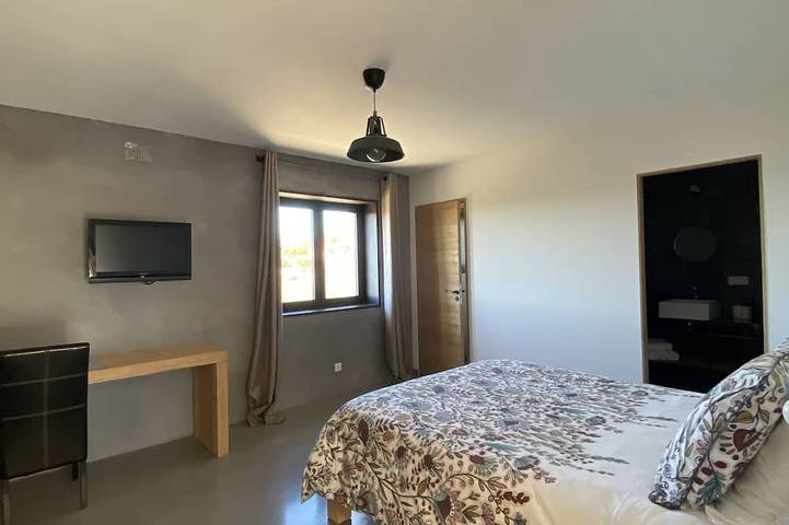 Gîte pour 12 personnes, avec jardin à Le Garn - 2