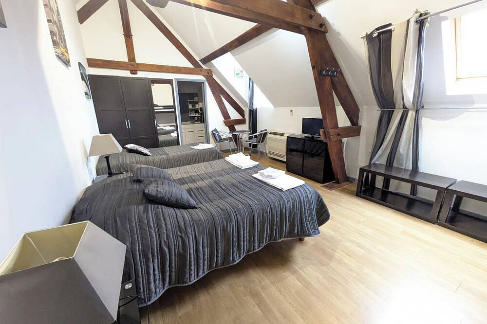 Château de Quesmy - Gîte de la Piscine in Quesmy, Oise