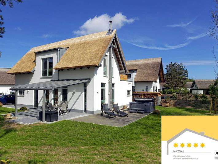 Ferienpark für 7 Personen, mit Balkon und Whirlpool sowie Terrasse und Garten in Karlshagen
