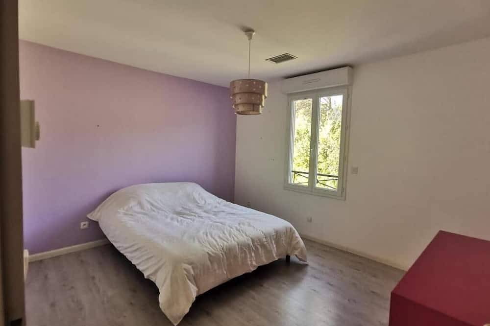 La Maison Dans la Colline in Velleron, Parc naturel régional du Mont-Ventoux