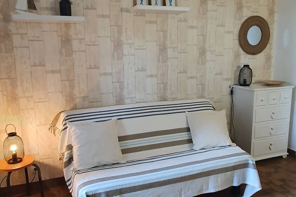 Geheel appartement, Les Lecques - Garden Studio 3 Mn Walk From The Beach+Parking+Tennis in Les Lecques, Saint-Cyr-sur-Mer