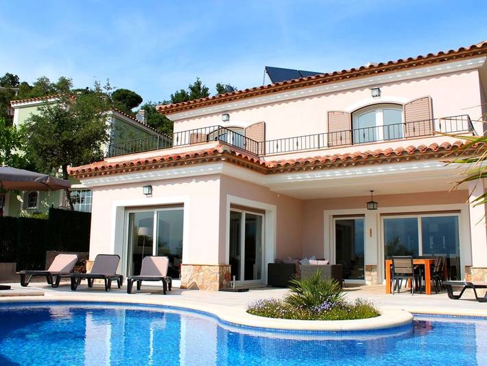 Villa pour 8 personnes, avec piscine ainsi que balcon et jardin, adapté aux familles - 1