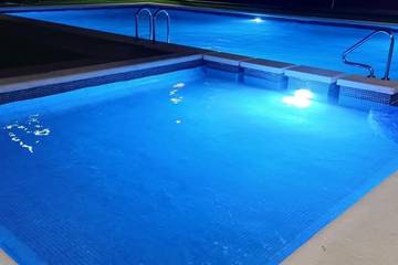 Gîte pour 4 personnes, avec vue et jardin ainsi que piscine et bassin pour enfant à Santa Susanna