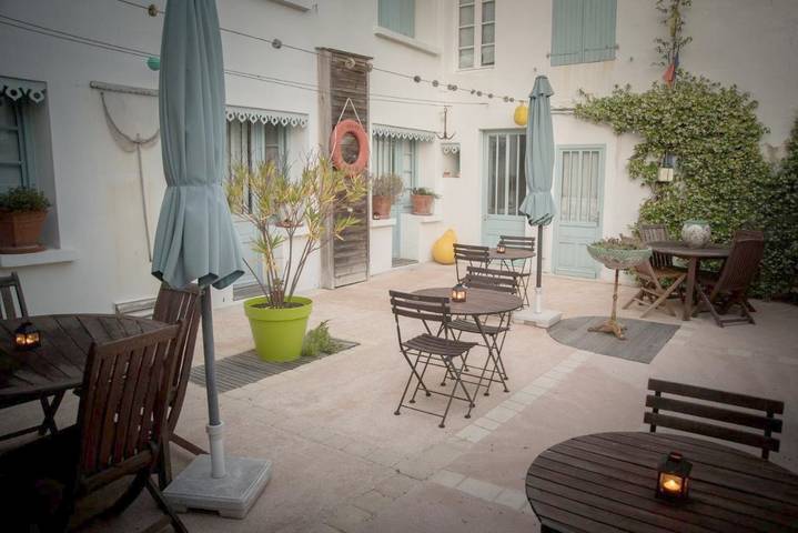 Hôtel pour 2 personnes, avec terrasse à La Flotte - 2