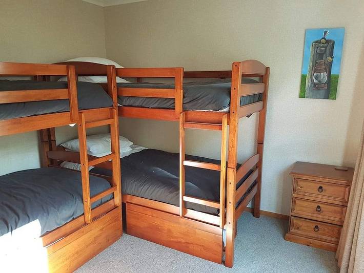 Holiday home for 13 people, with garden and balcony in Taupo