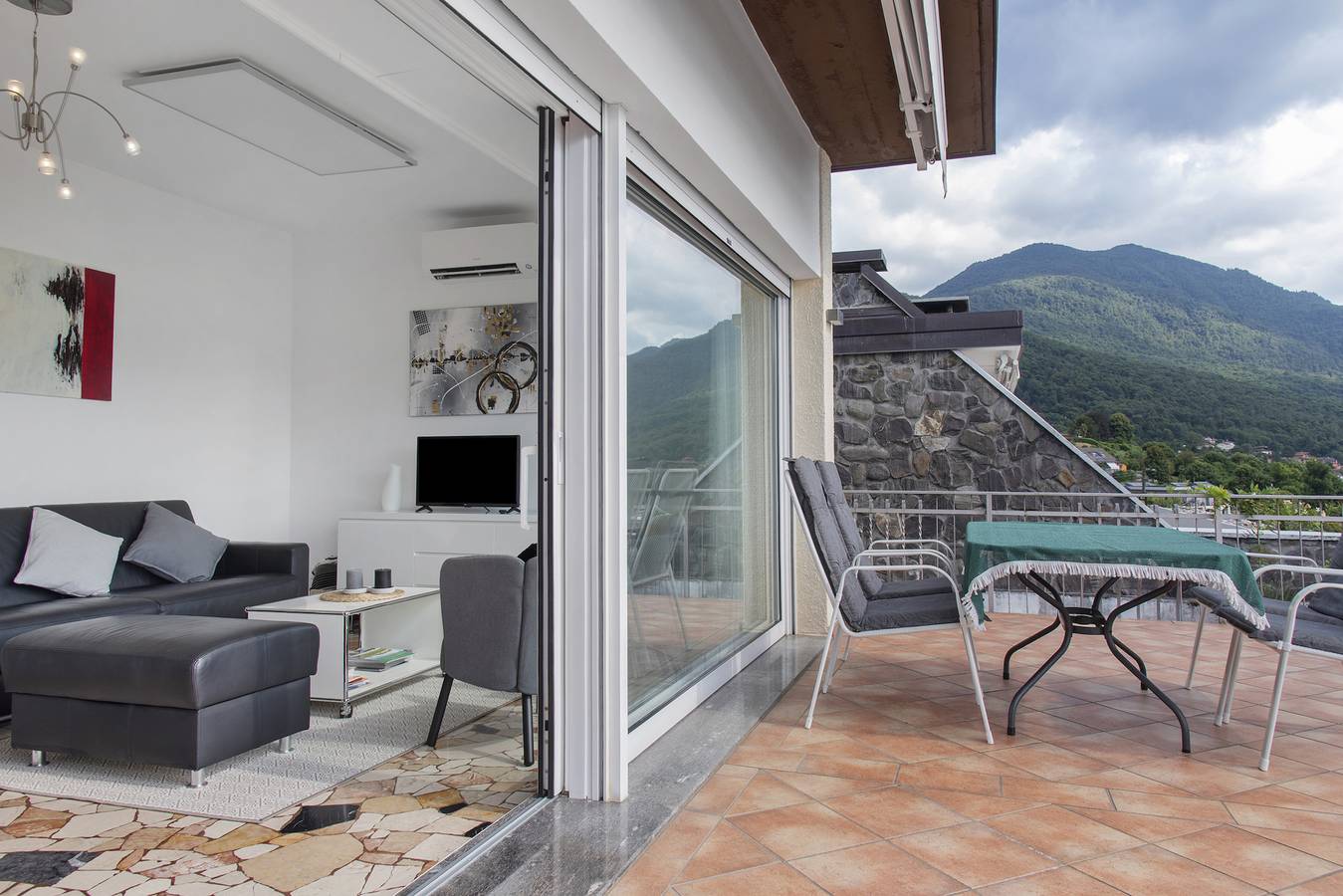 Casa vacanze 'Belvedere36' con vista lago, garage e aria condizionata in Bedero, Brezzo di Bedero