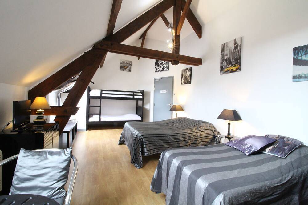 Château de Quesmy - Gîte de la Piscine in Quesmy, Oise