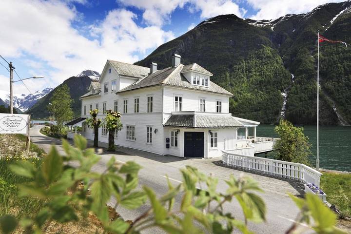 Hotel für 2 Personen, mit Terrasse und Whirlpool sowie Garten und Sauna in Fjærland