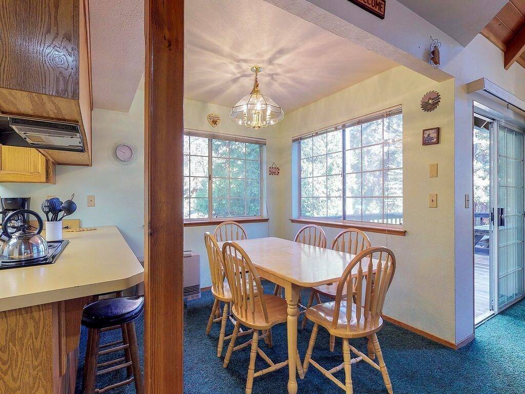 Klassisch charmantes familienfreundliches Haus mit bester Lage und großer Terrasse in Shaver Lake, Kings Canyon Nationalpark