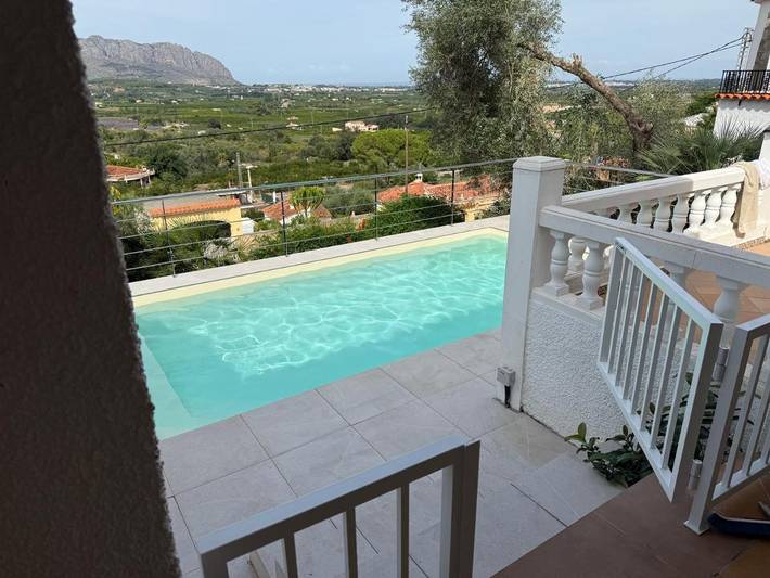 Ferienhaus für 6 Personen, mit Terrasse und Garten sowie Pool und Ausblick in Benidoleig