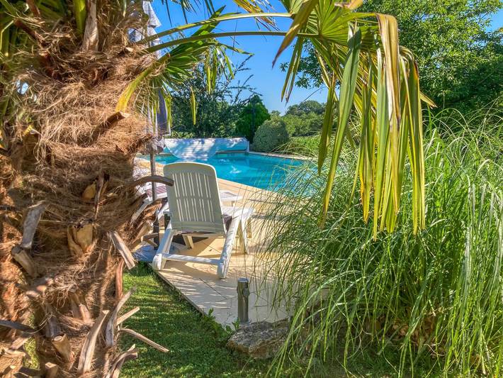 Feriehus for 6 personer, med Terrasse og Hage i tillegg til Badebasseng i Dordogne