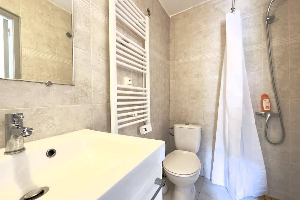 Appartement entier, Charmant studio à 200m du gardons in Remoulins, Région de Nîmes