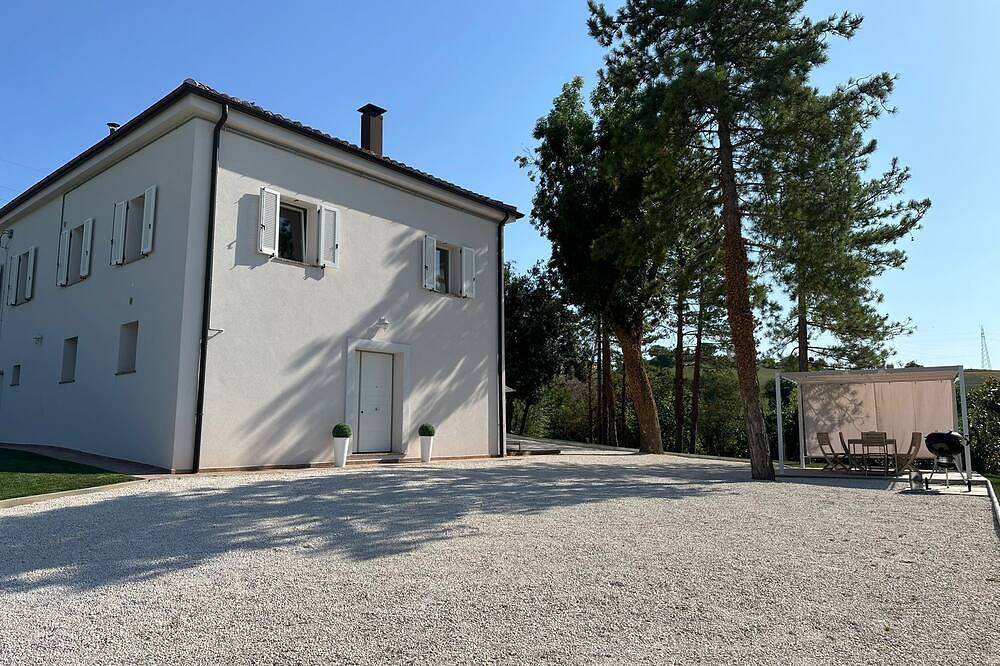 Entire apartment, Villa with garden between Umbria and Marche in central Italy in Fabriano, Ancona Province