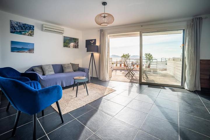 Gîte pour 4 personnes, avec terrasse et vue dans Port de Saint-Jean - 3