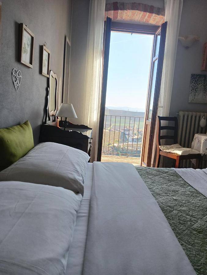 Chambre d’hôte pour 3 personnes, avec Balcon ainsi que Terrasse et Vue à Castellinaldo - 4