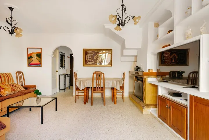 Casa de vacaciones para 5 personas, con jardín además de terraza y piscina - 1