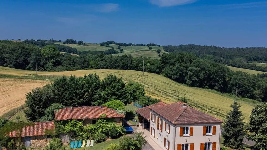 Location de vacances pour 13 personnes, avec piscine et jardin, animaux acceptés à Bassoues