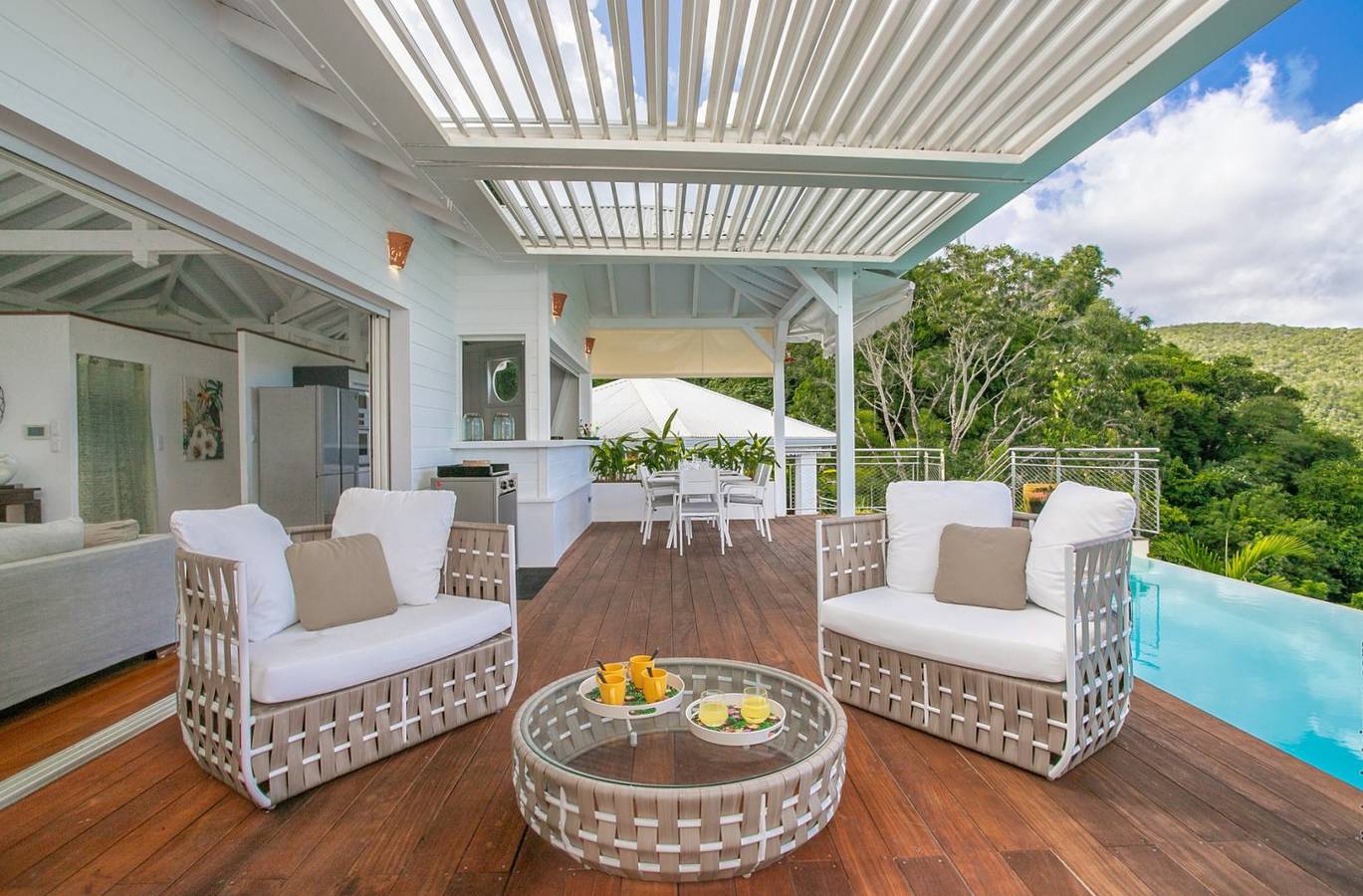 Villa Doma'Lyne, piscine, jardin, vue mer in Les Trois-Îlets, Martinique