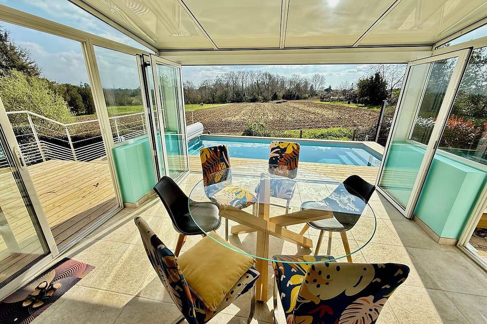 Spacious 6-bedroom villa in Boucau with heated pool, private spa & outside bar. in Boucau, Region de Bayona