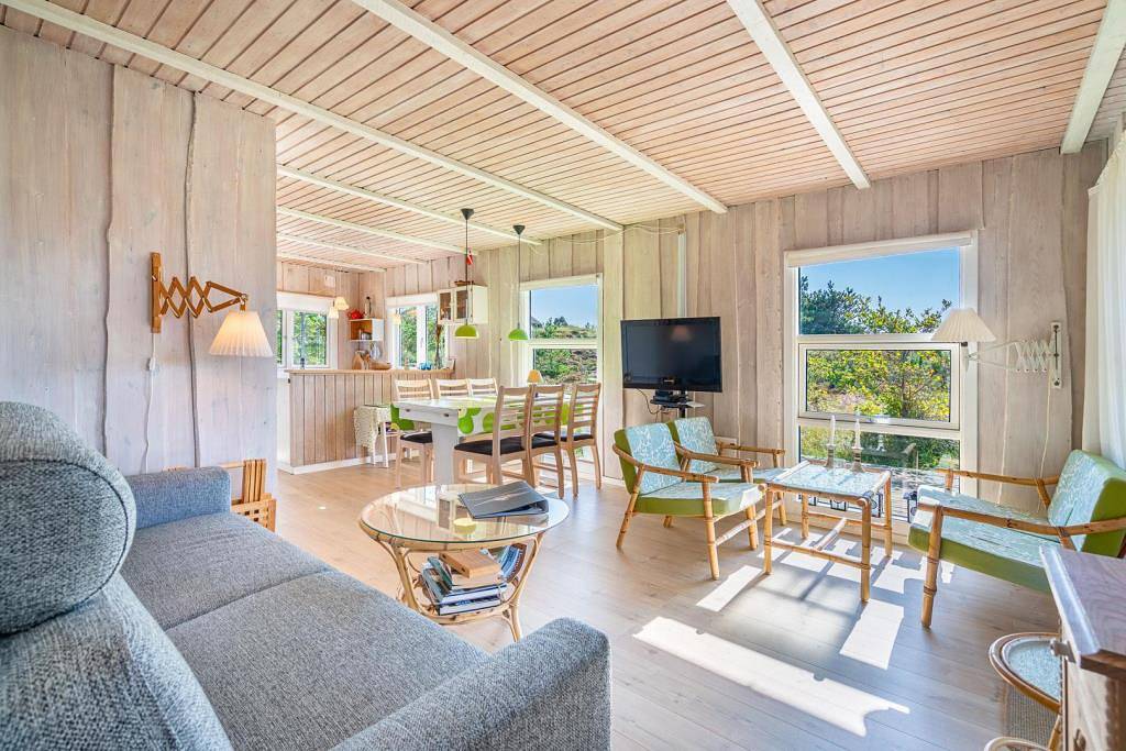 Ferienhaus auf einem schönen, hügeligen Naturgrundstück. in Henne, Varde