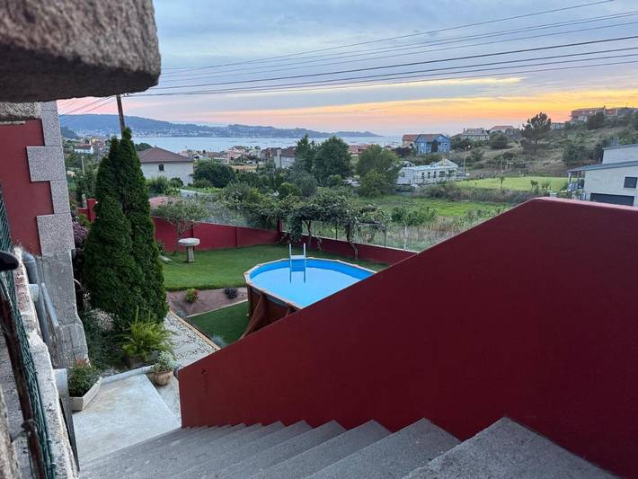 Apartamento para 6 personas, con Balcón y Terraza además de Jardín y Piscina en Marín