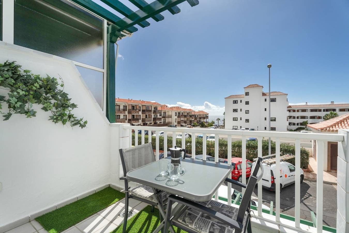 Appartement entier, Appartement de vacances « Piso Tenbel » avec vue sur la mer, piscine partagée et Wi-Fi in Costa del Silencio, Arona