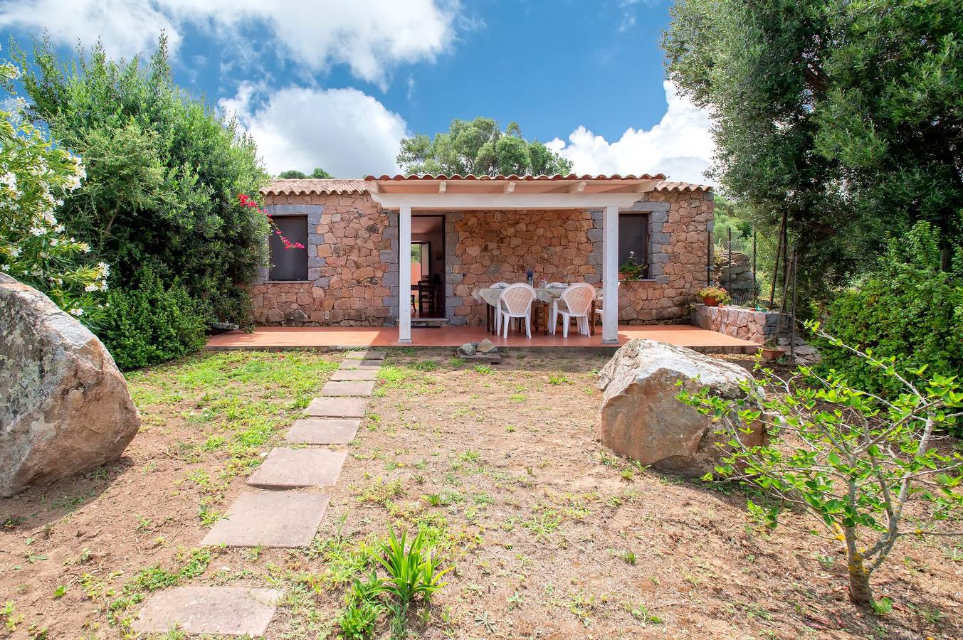Casa vacanze "La casa vista isola" con vista mare, terrazza e giardino in Pischinazza, Trinità d'Agultu e Vignola