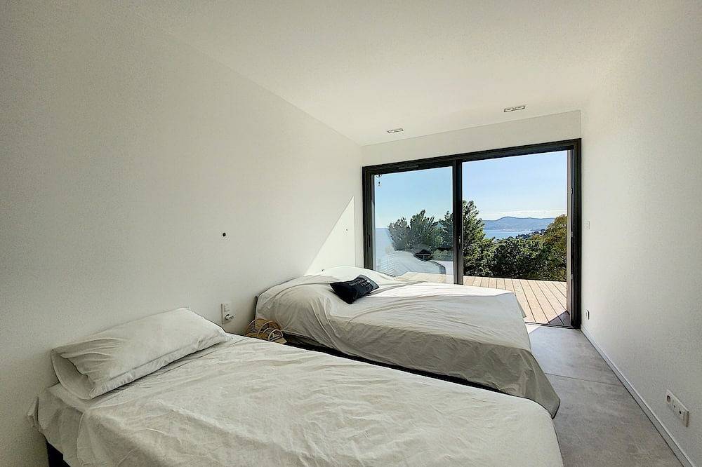 Magnifique villa contemporaine récente avec très belle vue mer  piscine chauffée in Le Lavandou, Parc national de Port-Cros