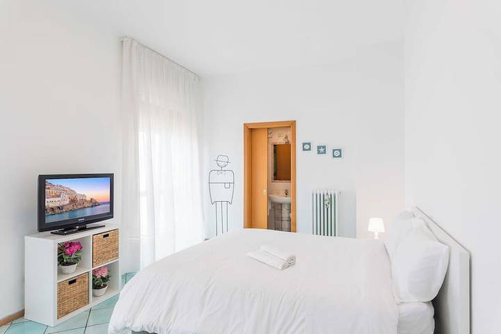 Ganze Wohnung, Casa Elan Salerno, großes und helles Apartment, nur einen Steinwurf vom Strand entfernt in Lido Scaramella beach, Salerno