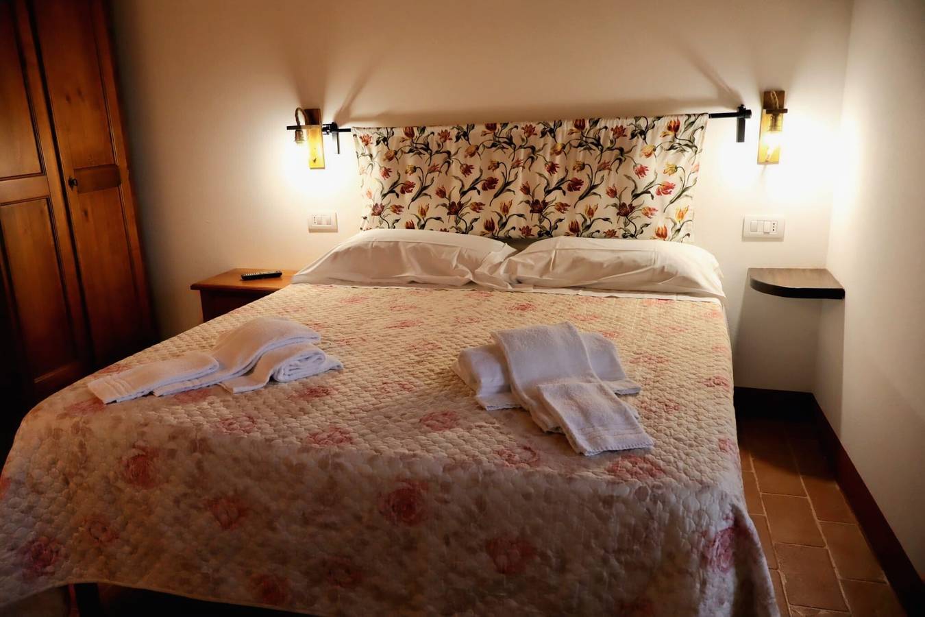 Room 'Castagno' – Agriturismo la Taverna di Celsa with Shared Pool in Sovicille, Chianti