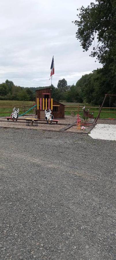 Camping pour 2 personnes, avec Terrasse dans la Creuse