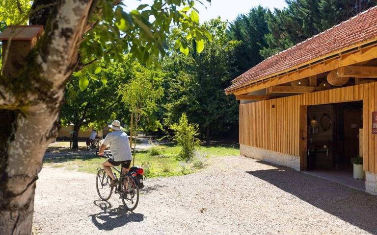Gîte pour 4 personnes, avec sauna et piscine ainsi que jacuzzi et bassin pour enfant à Saint-Sozy - 4