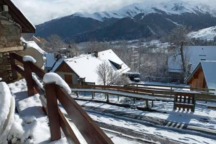 Location de vacances pour 4 personnes, avec jardin à Poubeau