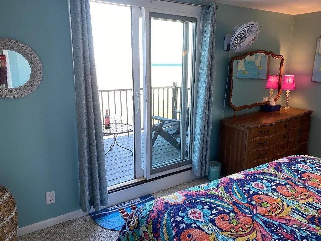 Lakefront 2 bedroom house between Rochester and Niagara Falls, Ny in Ontariosee