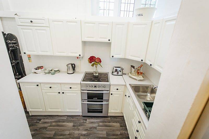 Elizabethan Manor House - Sleeps 2-4 - Parking in Burnham-on-Crouch, Essex