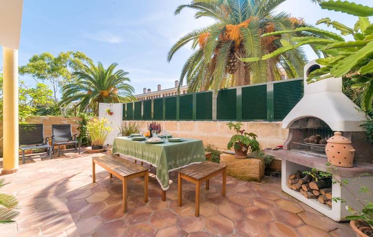 Gemütliches A/C Apartment mit Terrasse in der Nähe von Cala de n'Aladern Strand in Font de sa Cala, Capdepera