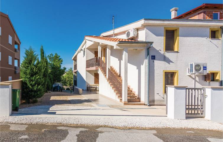Ferienwohnung für 5 Personen, mit Terrasse in Jasenice