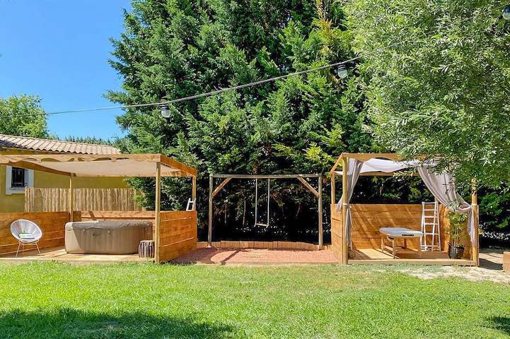 Gîte pour 3 personnes, avec jacuzzi à Vallabrègues