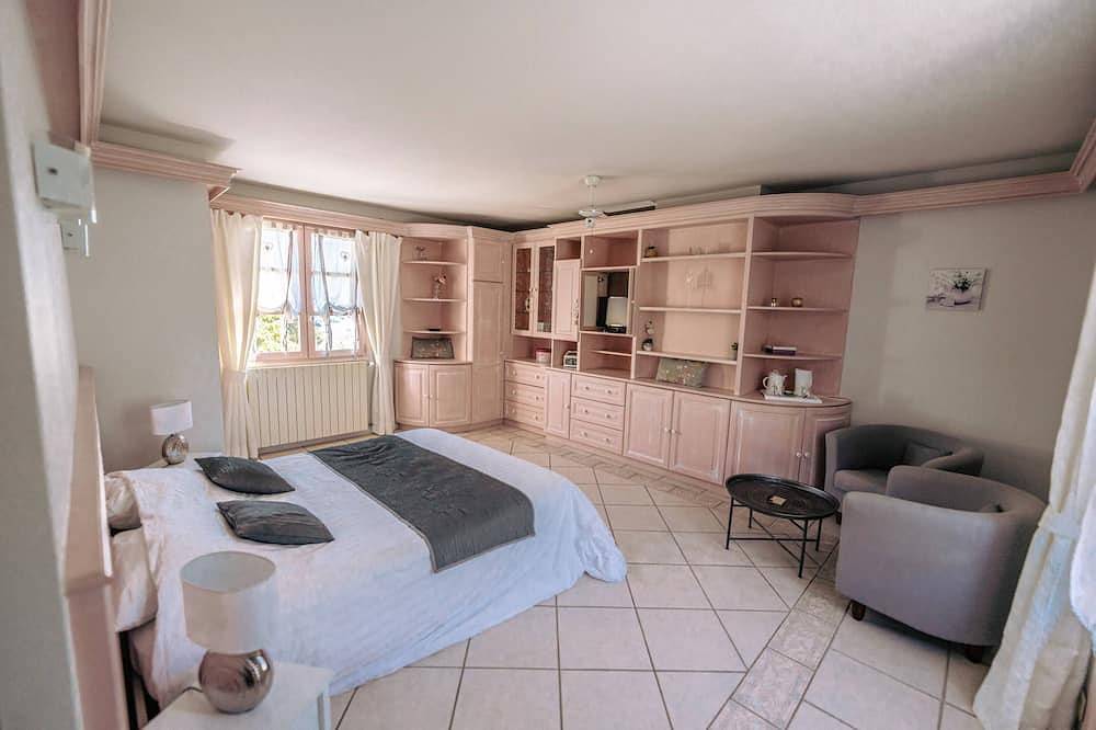 Gîte Exceptionnel Piscine Intérieure et Jacuzzi, Fitness, Billard, Pétanque ! in La Bourboule, Parc naturel régional des Volcans d'Auvergne