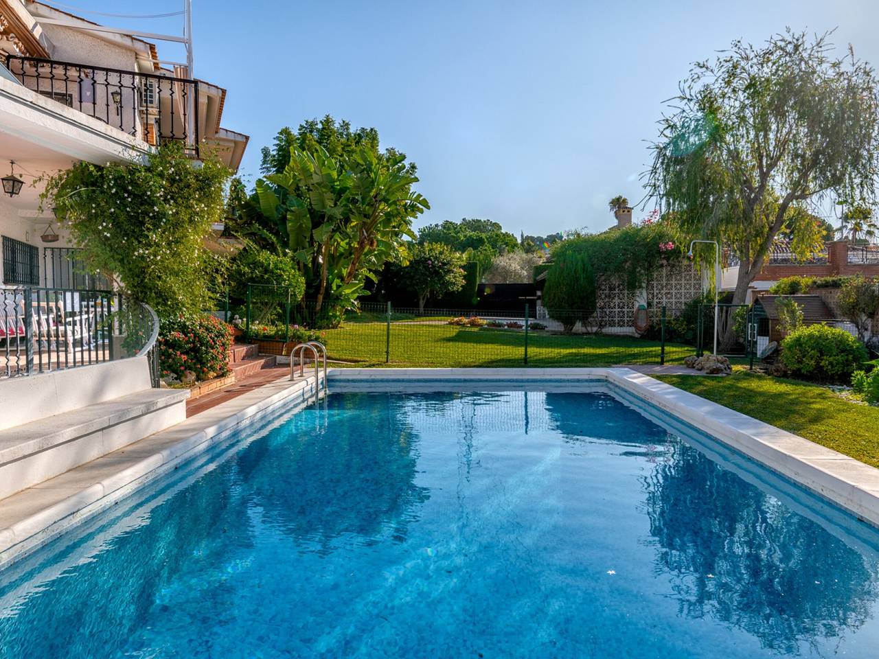 Luxury villa with pool and garden, 1km from beach - sleeps 12 in Málaga (Este), Malaga