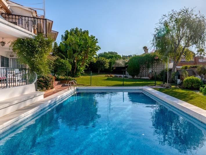 Villa für 12 Personen, mit Balkon und Terrasse sowie Garten und Pool in Málaga (Este)