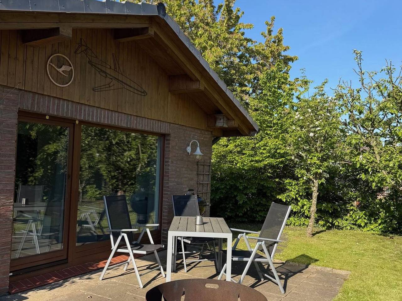 Bungalow im Garten - ruhig im Grünen mit Grill - Bungalow im Garten - Komfortables Ferienhaus mit Terrasse und Feuerschale in Wiek, Rügen