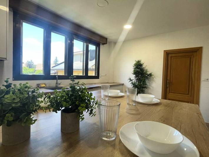 Chalet para 17 personas, con Balcón y Terraza además de Jacuzzi y Jardín en Provincia de Huesca - 2