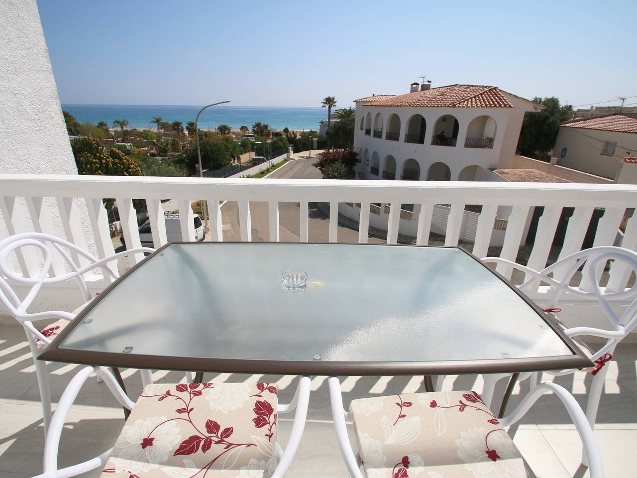 Apartamento entero, Amplio apartamento, parking, Ac, vista al mar - 8 pers. in Parque de Montroig, Costa Dorada