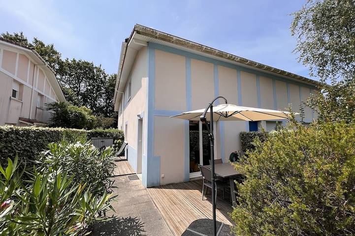 Appartement de vacances pour 4 personnes, avec piscine et jardin
