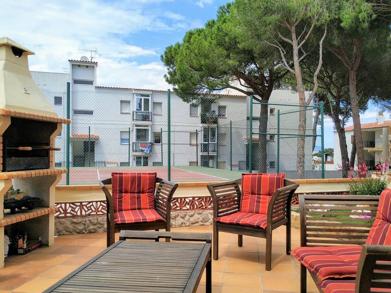 Charmantes 118m² Ferienhaus mit Pool & Balkon in l'Escala, Oberampurien